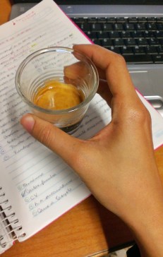 Mi espresso de esta tarde y la lista de tareas que no se acaba